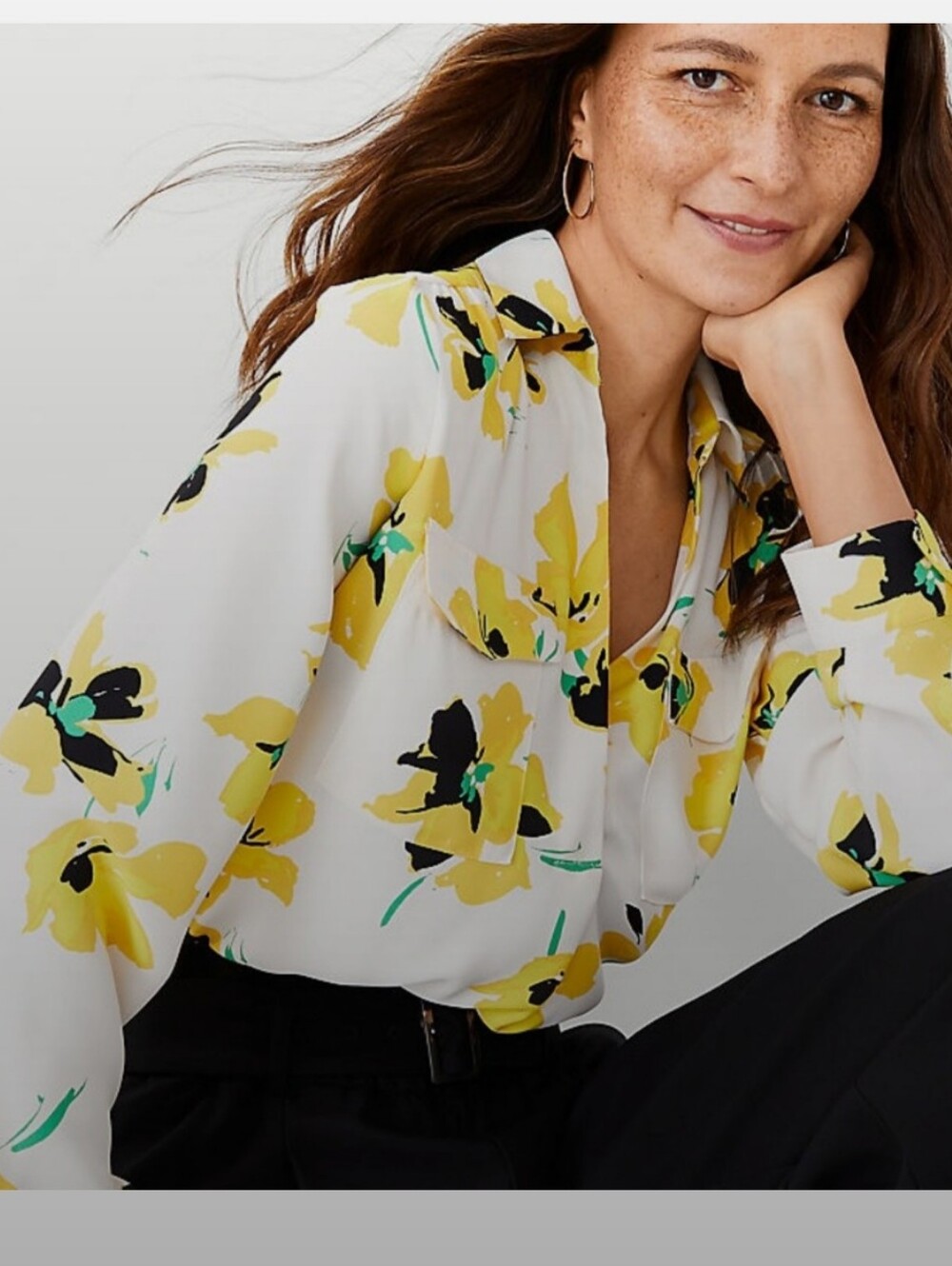 Ann Taylor Yellow Floral V-Neck Long-Sleeve Blouse on White Size Large Petite